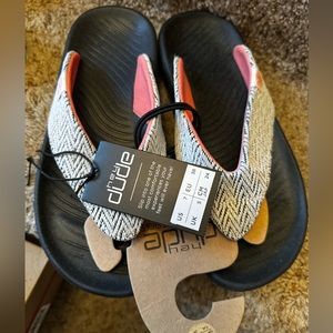 NWT Hey Dude Women’s Flip Flops